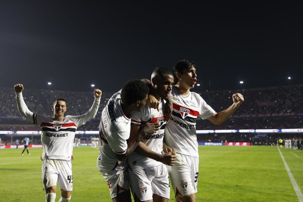 São Paulo quer paz no em 2025. (Foto: Rubens Chiri e Paulo Pinto/SPFC)