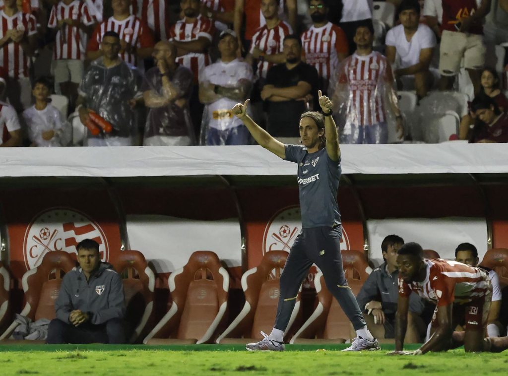 Luis Zubeldía é o técnico do São Paulo. (Foto: Rubens Chiri/SPFC)