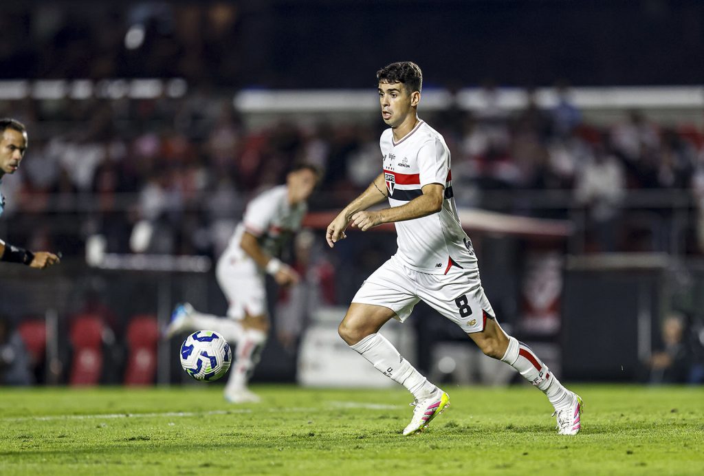 Oscar volta a preocupar o São Paulo. (Foto: Rubens Chiri e Paulo Pinto/SPFC)