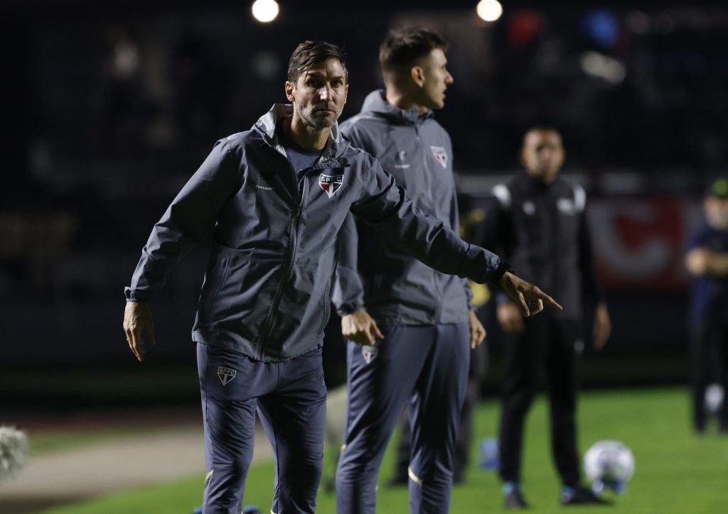 Maxi Cuberas substituiu Luis Zubeldía no São Paulo. (Foto: Rubens Chiri e Paulo Pinto/SPFC)