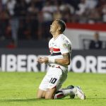 Com golaço de Luciano, São Paulo briga por segunda melhor campanha da Libertadores. (Foto: Rubens Chiri e Paulo Pinto/SPFC)