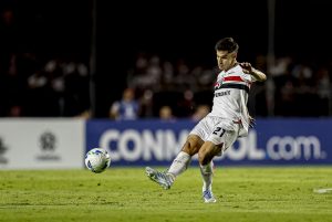 Bobadilla foi titular do São Paulo pela Libertadores. (Foto: Rubens Chiri e Paulo Pinto/SPFC)
