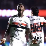 Arboleda após marcar um belo gol pelo São Paulo. Foto: Marcello Zambrana/AGIF