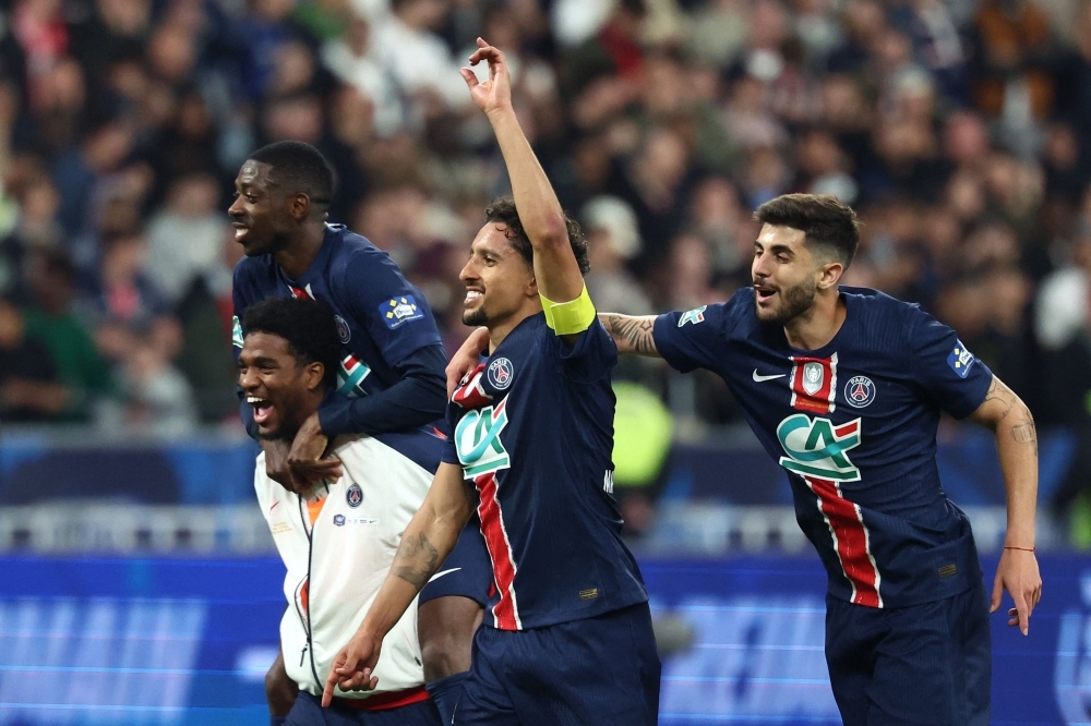 Beraldo conquista mais uma taça pelo PSG. (Foto: AFP)