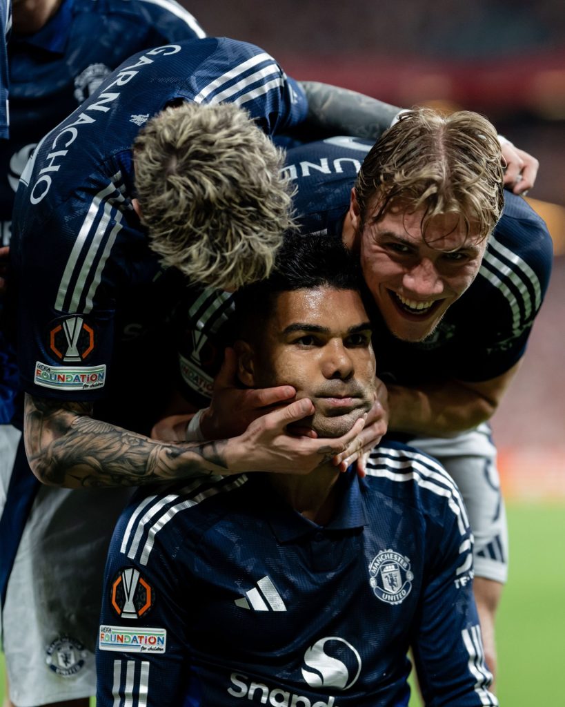 Casemiro faz uma Europa League mágica pelo Manchester United. (Foto: X da Europa League)
