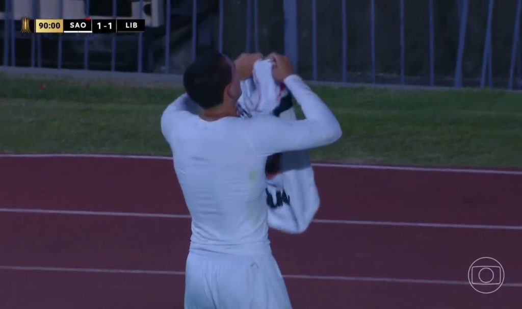 Lucca faz história e coloca São Paulo no mata-mata da Libertadores. (Foto: Reprodução/TV Globo)