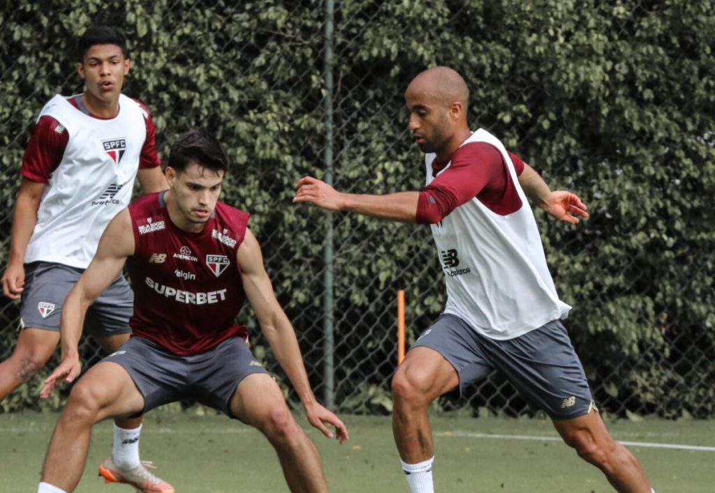 Lucas em ação nos treinamentos do SPFC. Foto: Erico Leonan