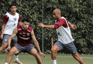 Lucas em ação nos treinamentos do SPFC. Foto: Erico Leonan