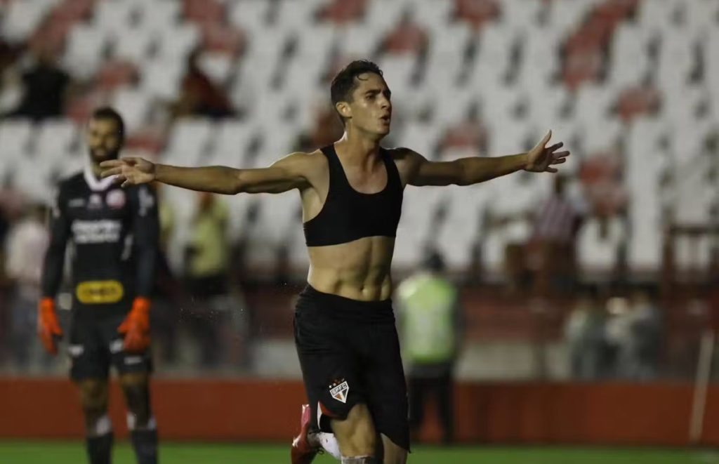 Rodriguinho em ação pelo SPFC. Foto> Rubens Chiri