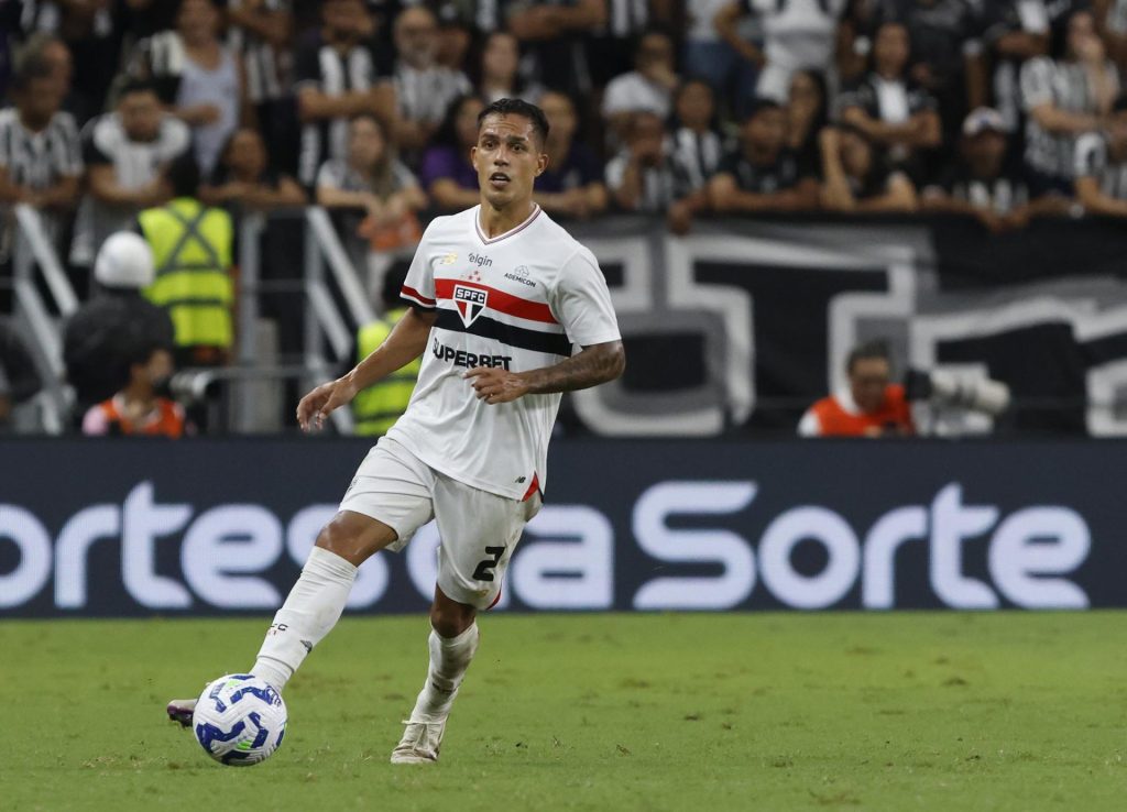 Igor Vinícius pode deixar o São Paulo para reforçar o Corinthians. (Foto: Rubens Chiri/SPFC)