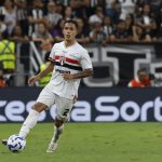 Igor Vinícius pode deixar o São Paulo para reforçar o Corinthians. (Foto: Rubens Chiri/SPFC)