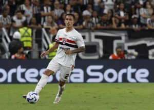 Igor Vinícius pode deixar o São Paulo para reforçar o Corinthians. (Foto: Rubens Chiri/SPFC)