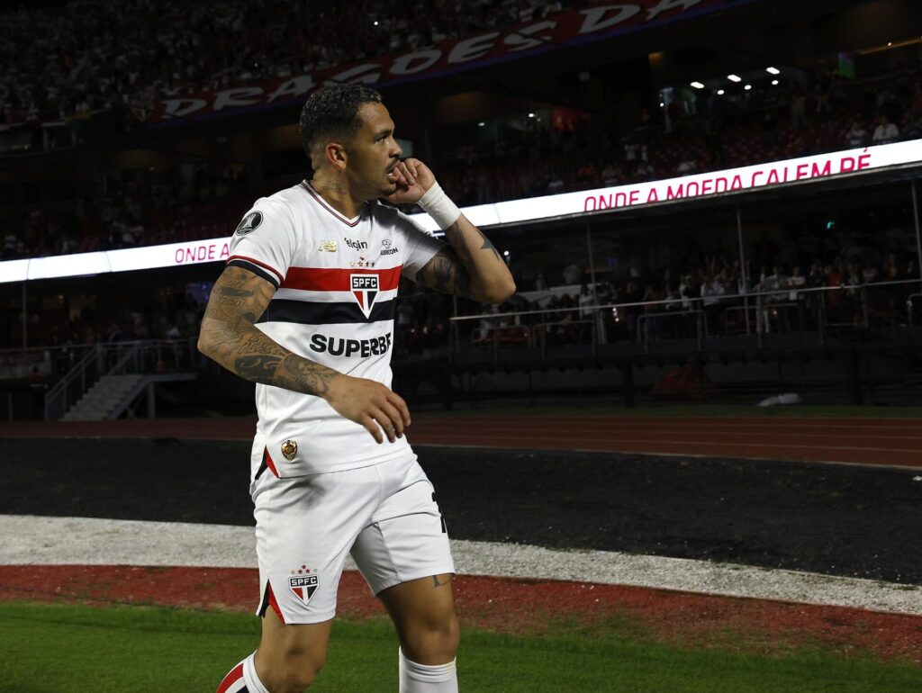 Luciano é um dos artilheiros do São Paulo em 2025. (Foto: Rubens Chiri e Paulo Pinto/SPFC)