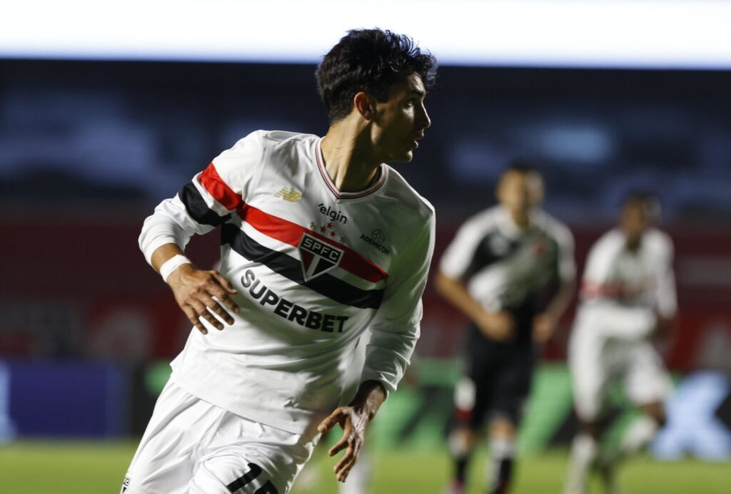 Dinenno estreia pelo São Paulo. (Foto: Rubens Chiri e Paulo Pinto/SPFC)