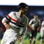 Dinenno estreia pelo São Paulo. (Foto: Rubens Chiri e Paulo Pinto/SPFC)