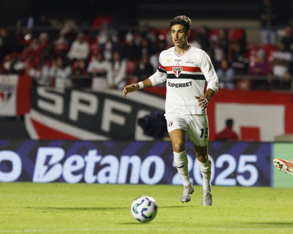 Dinenno é o novo camisa 9 do São Paulo. (Foto: Rubens Chiri e Paulo Pinto/SPFC)