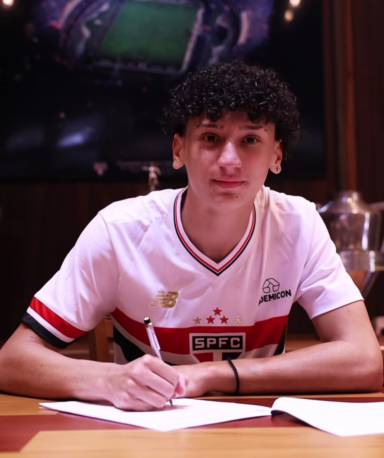 São Paulo renova contrato com Brenno. (Foto: X do SPFC)
