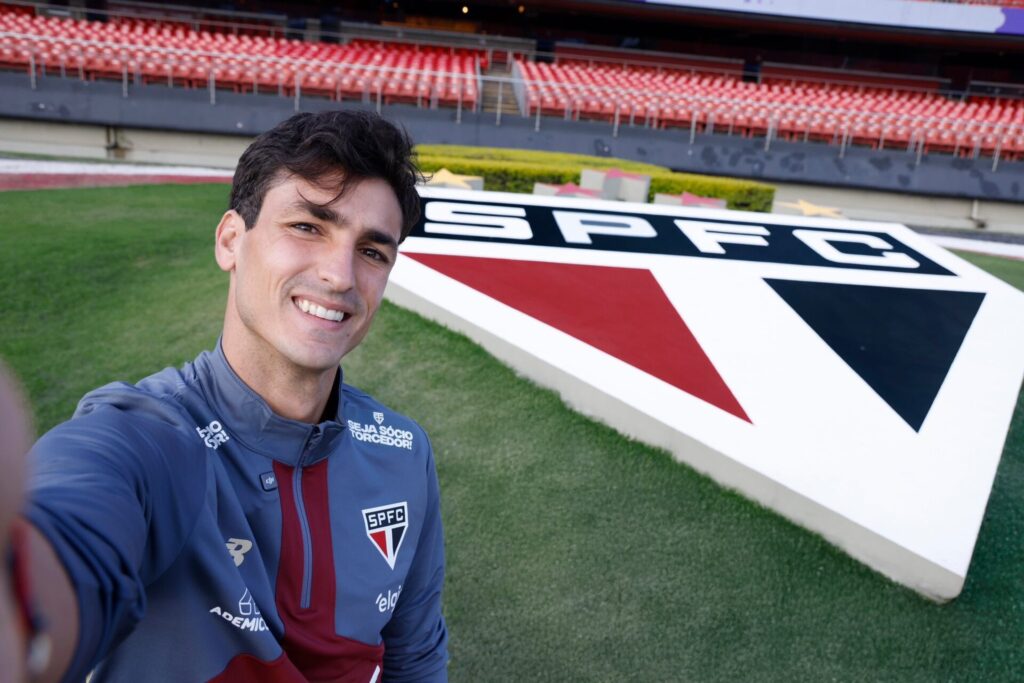 Centroavante são-paulino chega para ser opção de ataque para Zubeldía. (Foto: X do SPFC)