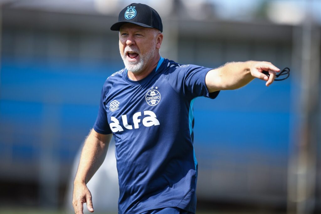 Mano Menezes fez um pedido para reforçar o Grêmio com zagueiro do São Paulo. (Foto: Lucas Uebel/Grêmio)
