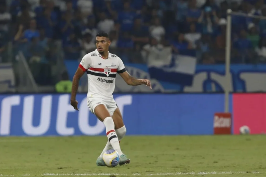 Ruan negocia para renovar com o São Paulo. (Foto: Rubens Chiri/SPFC)