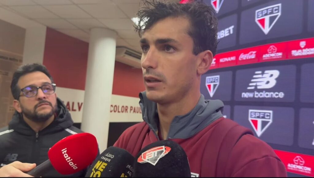 Juan Dinenno em entrevista pós jogo. Foto: Reprodução.
