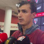 Juan Dinenno em entrevista pós jogo. Foto: Reprodução.