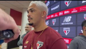 Luciano em entrevista pós-jogo. Foto: Reprodução