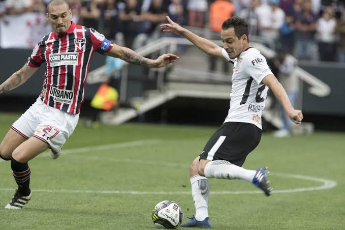 Rodriguinho, idolo corintiano em ação contra o São Paulo FC. Foto: Reprodução.