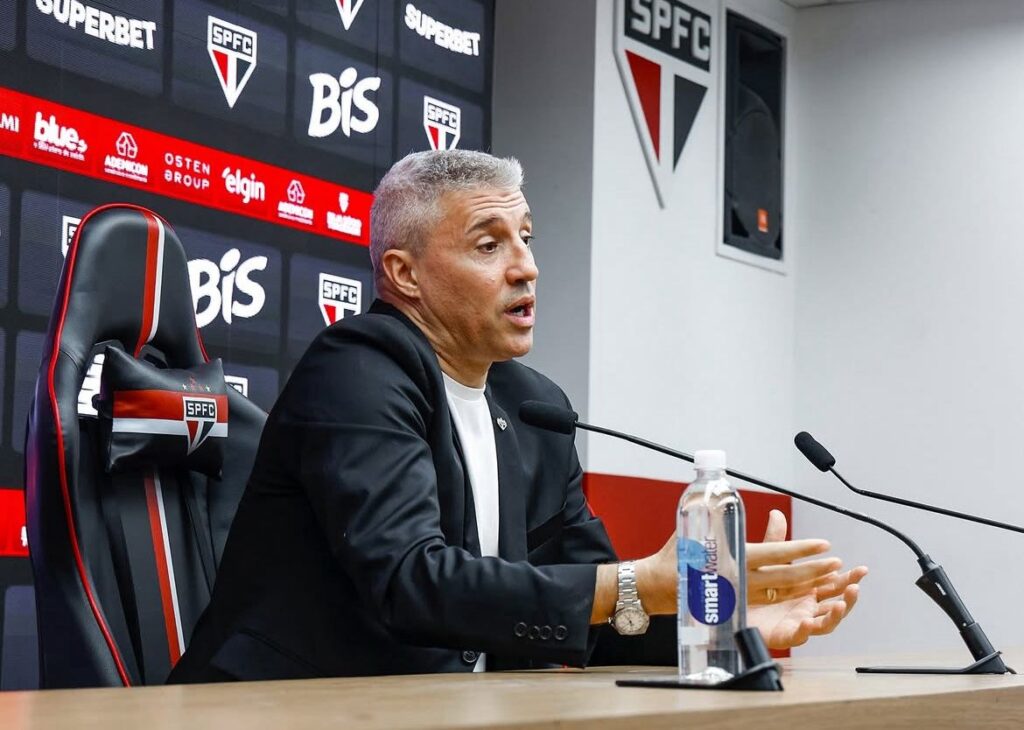 Crespo é quem comanda o SPFC em 2025. Foto: Rubens Chiri