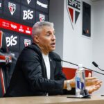 Crespo é quem comanda o SPFC em 2025. Foto: Rubens Chiri
