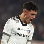 Cristian Zavala comemorando gol pelo Colo-Colo. Foto: Divulgação.