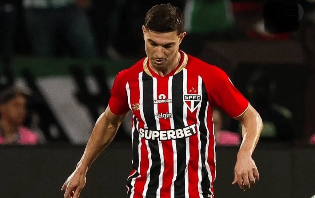 Cedric Soares em ação pelo São Paulo FC. Foto: Rubens Chiri