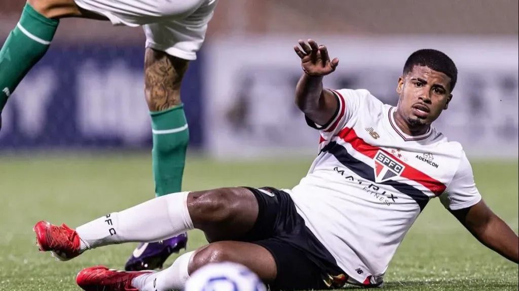 Matheus em ação pela base do SPFC. Foto: Reprodução.