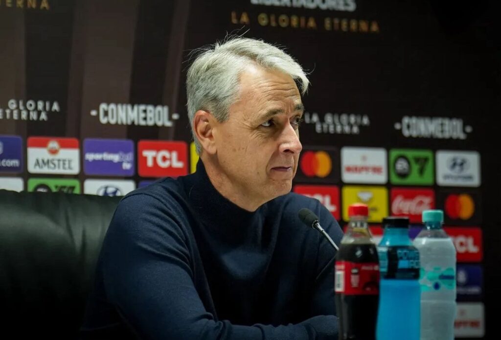 Foto: Reprodução. Tiago Nunes é o técnico da LDU.