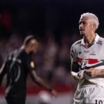 Luciano em ação com a camisa do São Paulo FC. Foto: Victor Monteiro