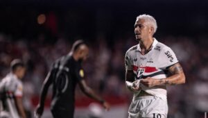 Luciano em ação com a camisa do São Paulo FC. Foto: Victor Monteiro