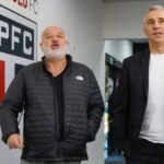 Belmonte e Hernan Crespo nos bastidores do São Paulo FC. Foto: Miguel Schincariol