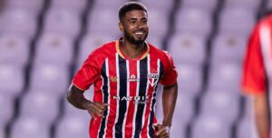 Matheus Ferreira em ação com a camisa do São Paulo FC. Foto: Victor Monteiro/ TopGoal Assessoria