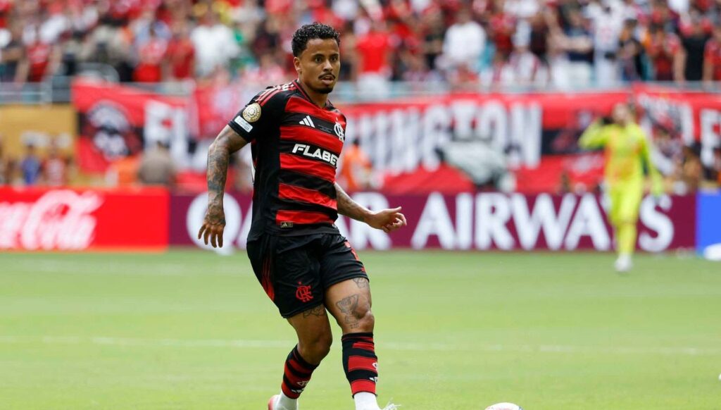 Allan em ação com a camisa do Flamengo. Foto: Jean Catuffe/ Getty Images.