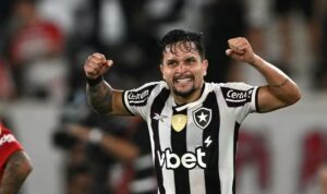 Artur em ação com a camisa do Botafogo. Foto: Vitor Silva