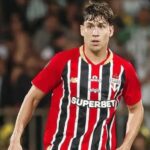 Ferraresi em ação com a camisa do São Paulo FC. Foto: Rubens Chiri.