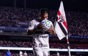 Artur brilha em nova vitória do São Paulo no MorumBis. Foto: Rubens Chiri/SPFC.