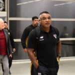 Roger Machado antes de Corinthians x São Paulo — Foto: Marcos Ribolli