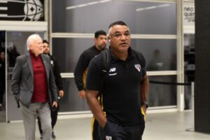 Roger Machado antes de Corinthians x São Paulo — Foto: Marcos Ribolli